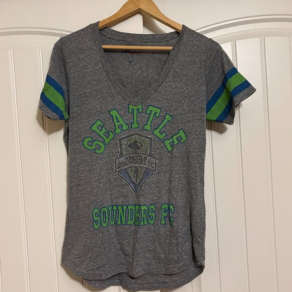 Seattle Sounders T Shirt Women's Medium Gray V Neck Short Sleeve MLS Soccer - Picture 1 of 3